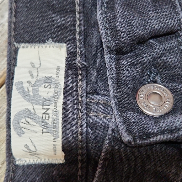 Free People Maggie Distressed Mid-Rise Straight Jeans Washed Black FP1009 - Picture 8 of 16